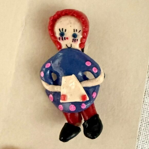 Vintage Handmade Clay Pin Raggedy Ann Inspired Folk Art Whimsical Brooch 1.5 in. - Picture 1 of 9